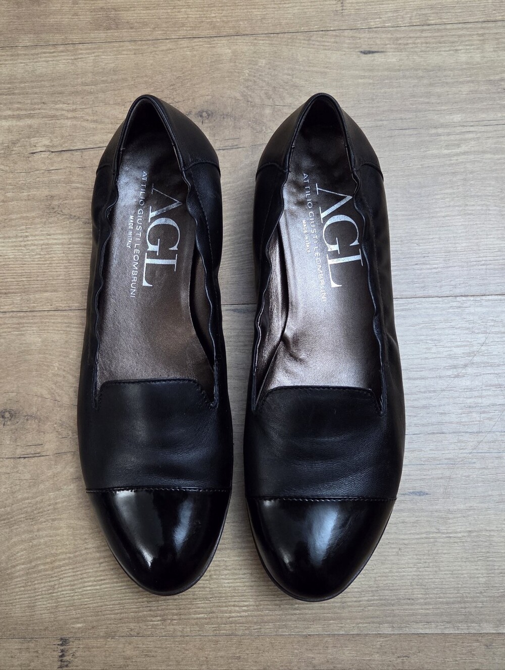 Attilio Giusti Leombruni  Captoe Leather Loafer Flats